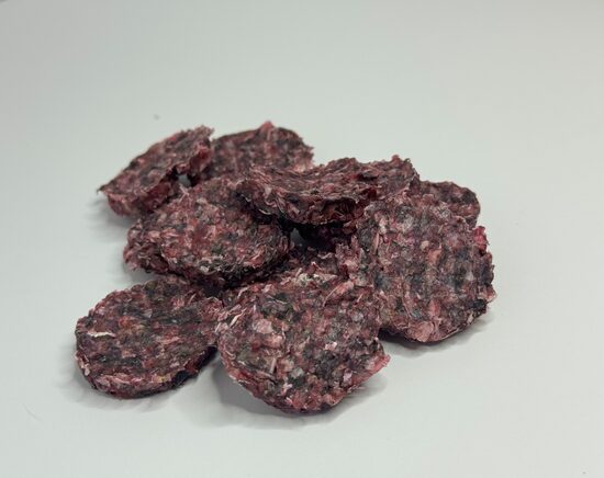 JAUNUMS! Mencas ādas medaljoni ar zemenēm